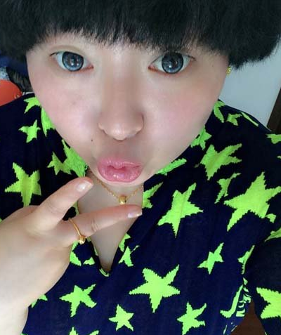 非诚勿扰余燕家庭背景曝光 台上一举抱起宁财神