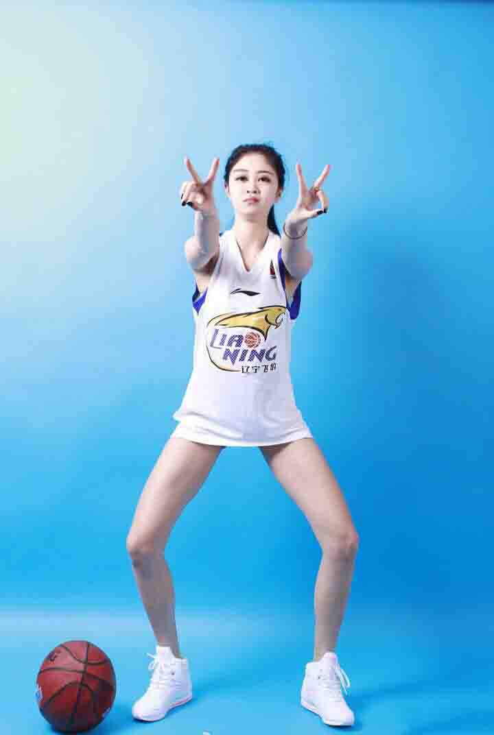 cba宝贝郝琳微博晒花式一字马动作 令网友咋舌