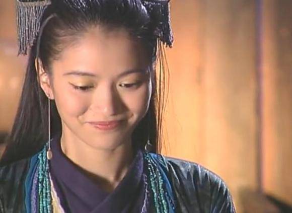 张智霖袁咏仪台前秀恩爱 据说是假的