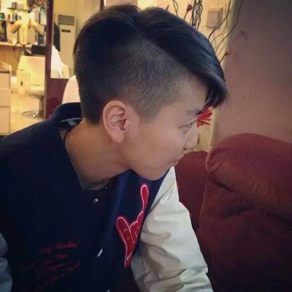 张晓雅微博资料曝光 网友赞张晓雅比型男还要型