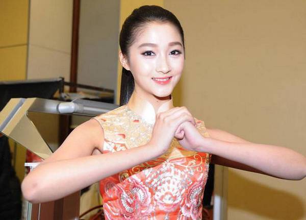  小倾城 家庭背景曝光 艺术世家4岁半就出道