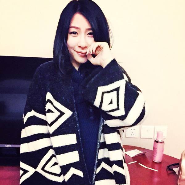 周紫卉炒股赚翻为父买车 少女股神爱好养猪遛鹅