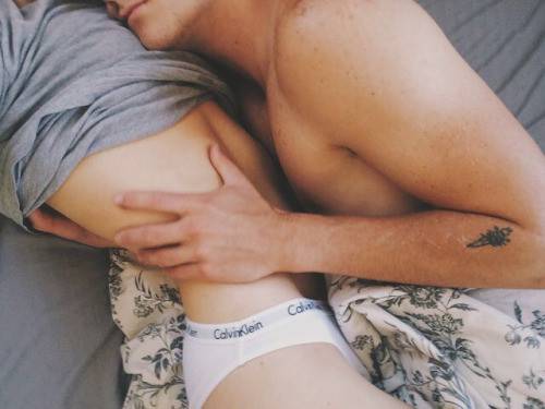 女性自慰的姿势与方法 女性自慰图片