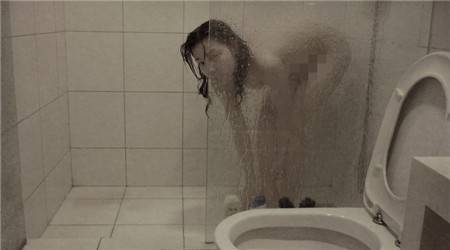 网络红人苏紫紫全裸图片 赤身露体接受采访