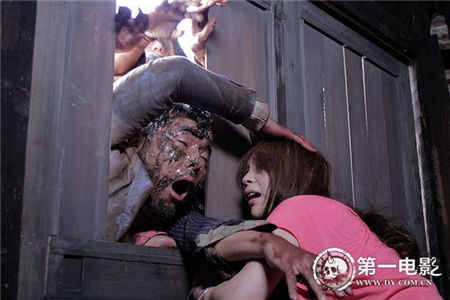 《巨乳娘战僵尸》 10部史上最无节操恶搞影片