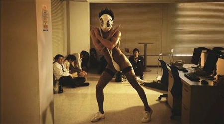 《巨乳娘战僵尸》 10部史上最无节操恶搞影片