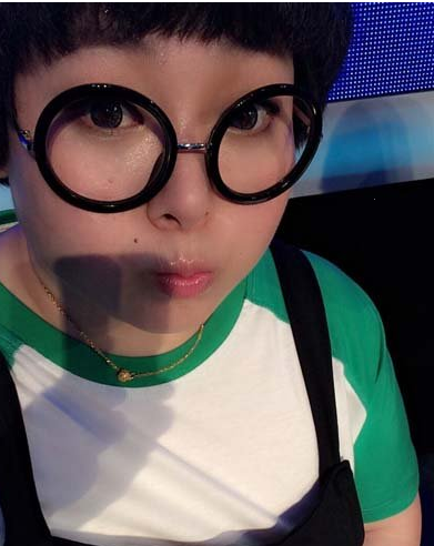 非诚勿扰余燕家庭背景曝光 台上一举抱起宁财神