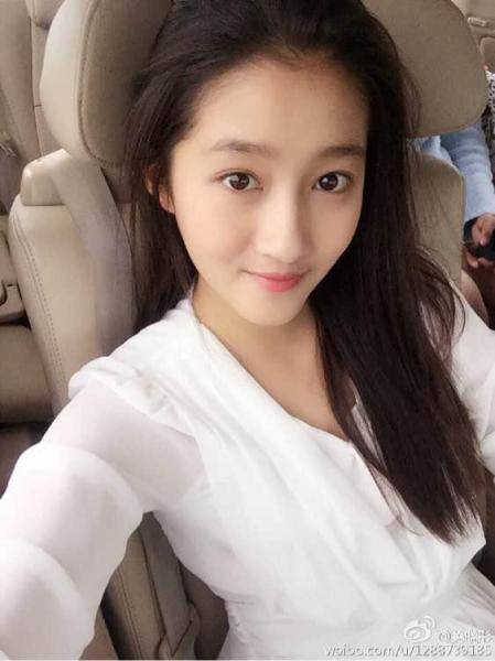  小倾城 家庭背景曝光 艺术世家4岁半就出道