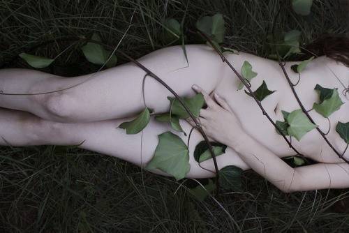 女性自慰的姿势与方法 女性自慰图片