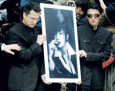 梅艳芳资料照片 梅艳芳怎幺得的宫颈癌