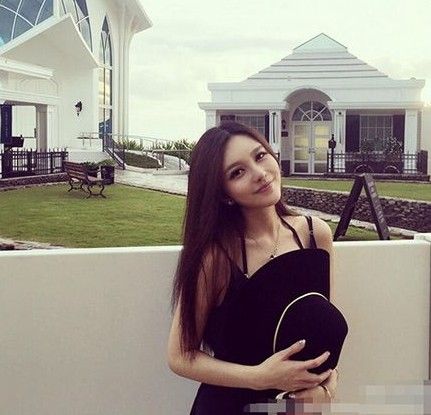 罗志祥绯闻女友晒美照 戴与罗志祥同款项链