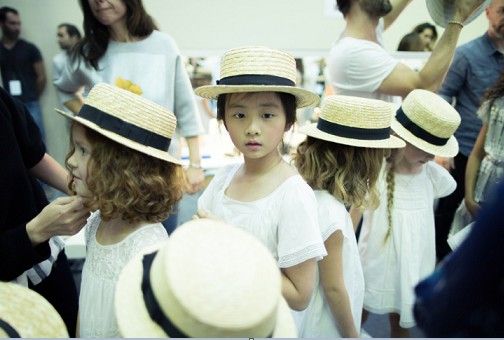 黄多多巴黎走秀近照 黄多多大名叫什幺