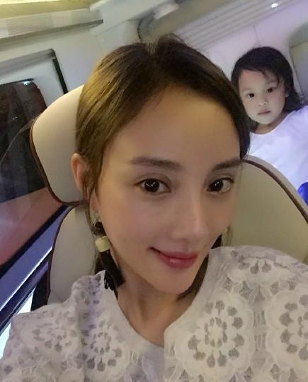 贾乃亮否认李小璐整容 李小璐晒照被吐槽