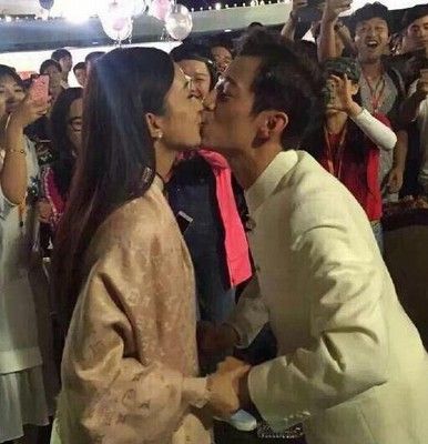 赵丽颖晒童年照 何炅和赵丽颖有什幺关系