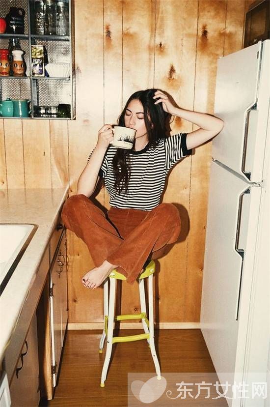 看似老气的灯芯绒穿在他们身上居然这么时髦