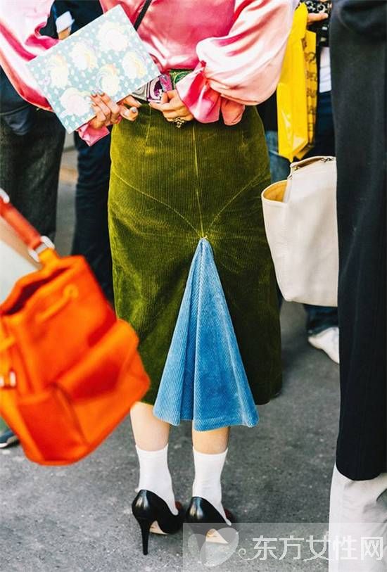 看似老气的灯芯绒穿在他们身上居然这么时髦