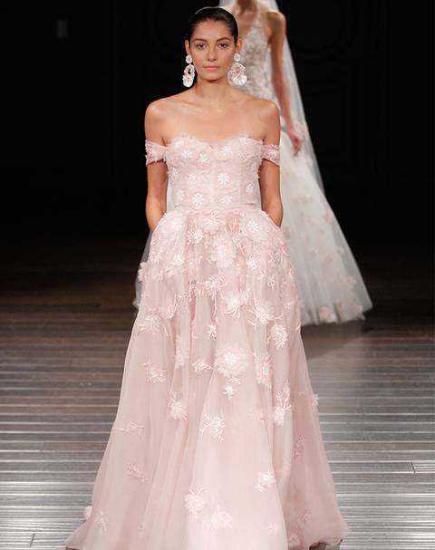纽约新娘时装周 这辈子梦寐以求的15件新品婚纱