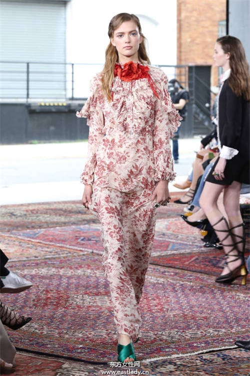 2016年春夏女装发布 以度假风为主题