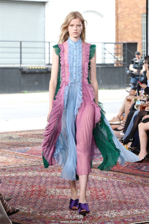 2016年春夏女装发布 以度假风为主题