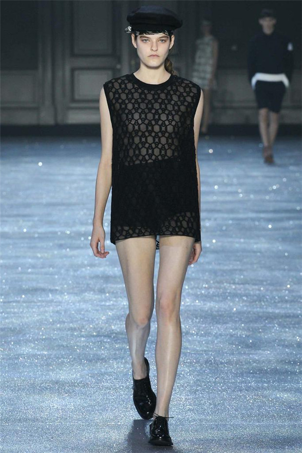 Moncler Gamme Rouge 2015春夏女装流行发布