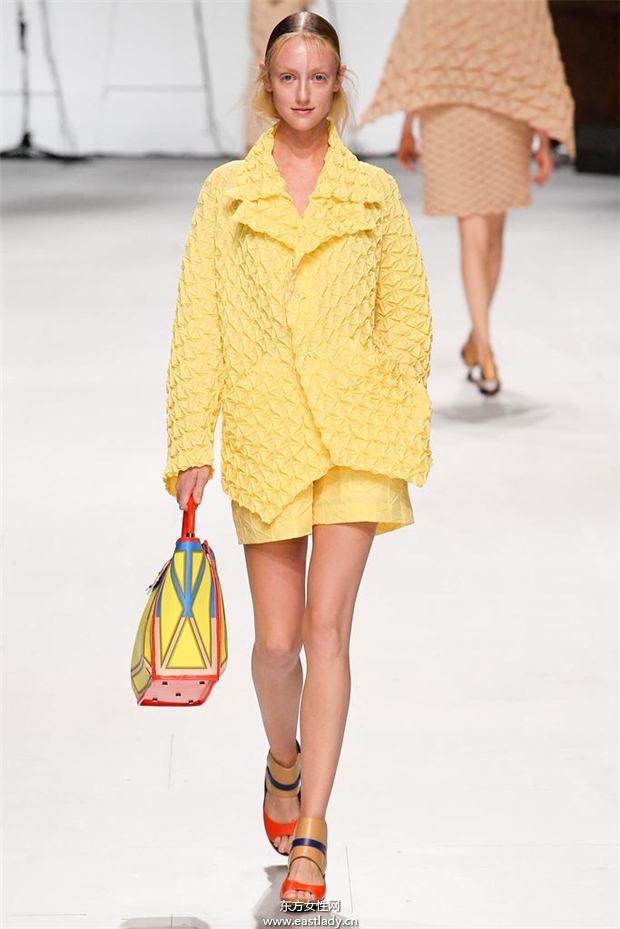 Issey Miyake 2015春夏女装流行发布