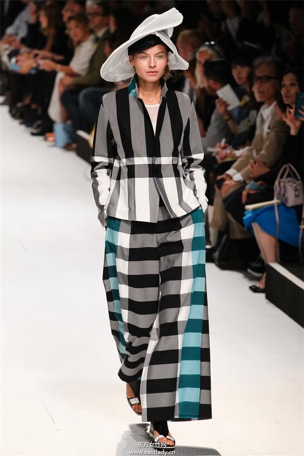 Issey Miyake 2015春夏女装流行发布