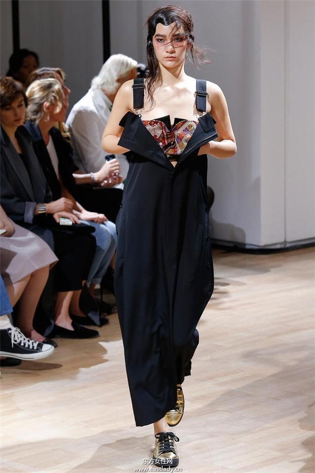 Yohji Yamamoto 2015春夏女装流行发布