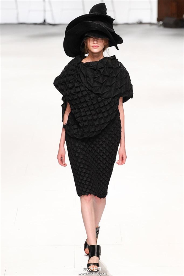 Issey Miyake 2015春夏女装流行发布