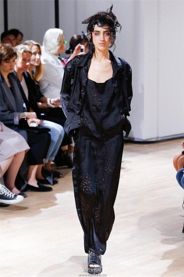 Yohji Yamamoto 2015春夏女装流行发布