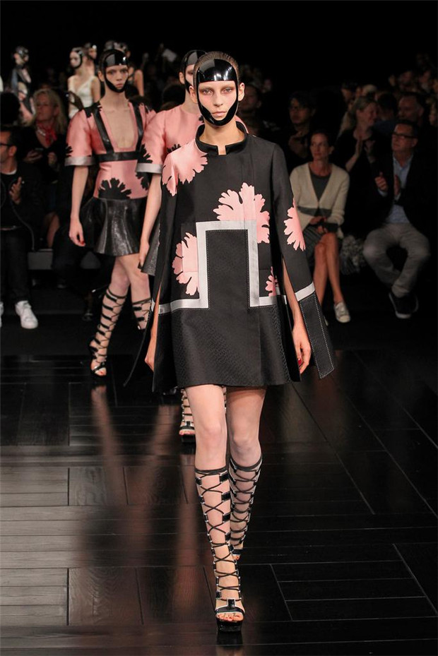 Alexander McQueen 2015春夏女装流行发布