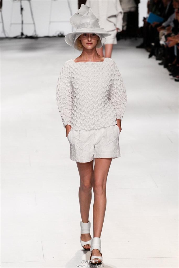Issey Miyake 2015春夏女装流行发布