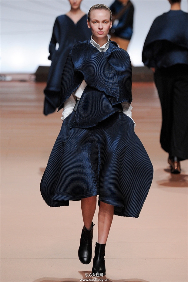 Issey Miyake巴黎时装周2014秋冬新品发布