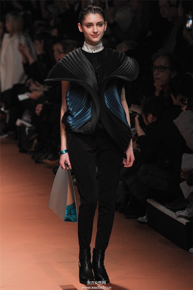 Issey Miyake巴黎时装周2014秋冬新品发布