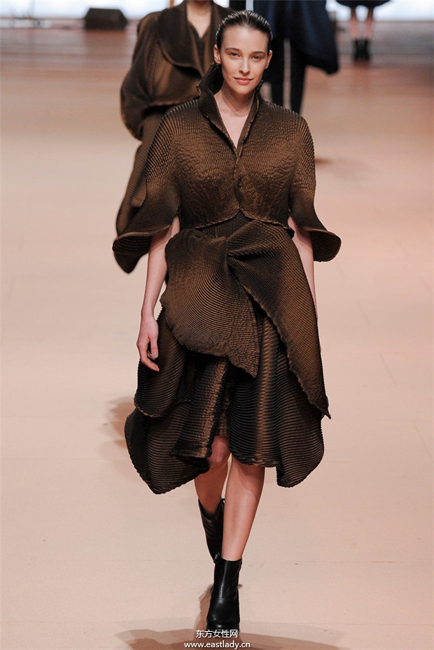Issey Miyake巴黎时装周2014秋冬新品发布