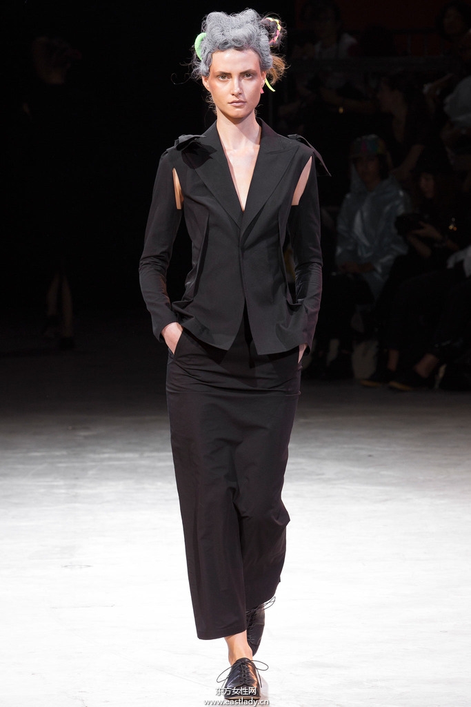 Yohji Yamamoto(山本耀司)2014春夏流行服饰时尚大片