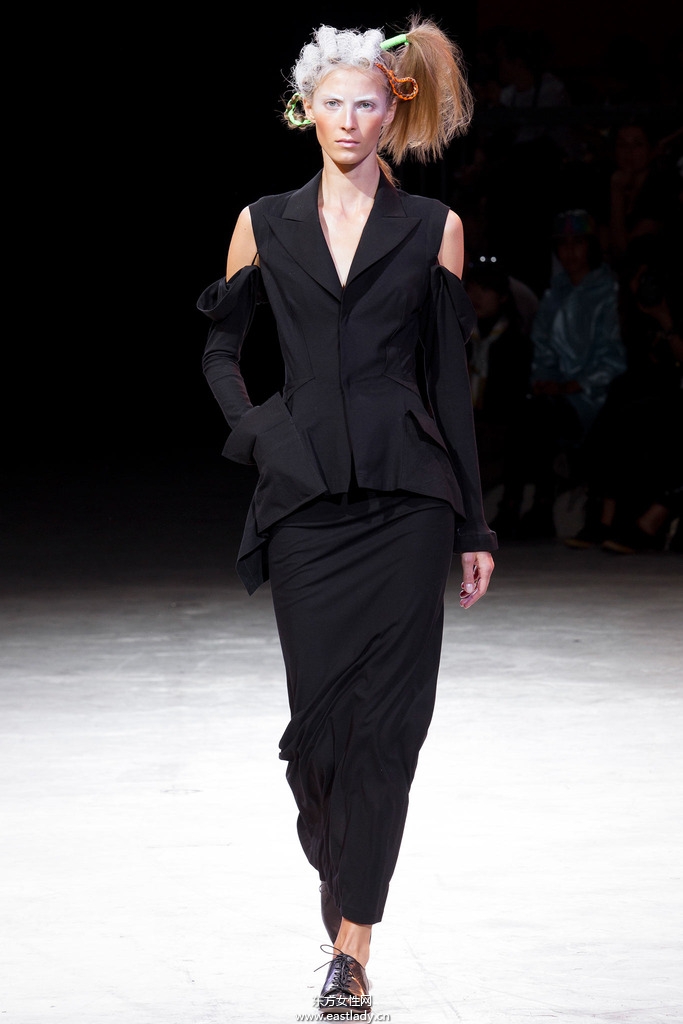 Yohji Yamamoto(山本耀司)2014春夏流行服饰时尚大片