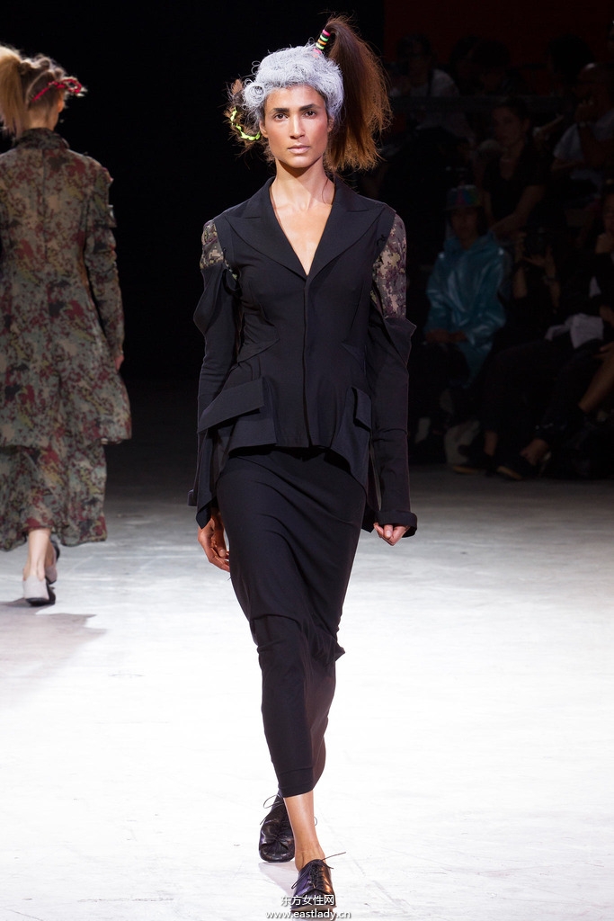 Yohji Yamamoto(山本耀司)2014春夏流行服饰时尚大片
