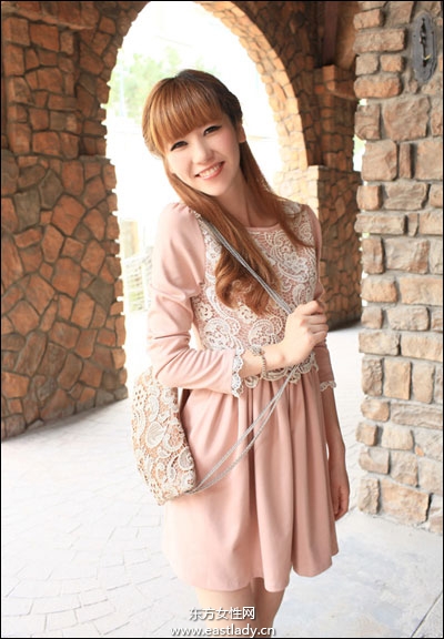 2013最新款蕾丝连衣裙风情万种又不失俏皮可爱