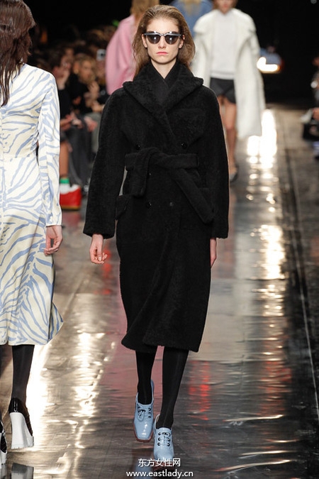 Carven2013秋冬女装刮起夸张可爱风