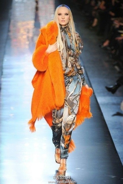 prada新品发布印花元素成主题