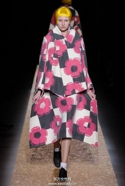 prada新品发布印花元素成主题