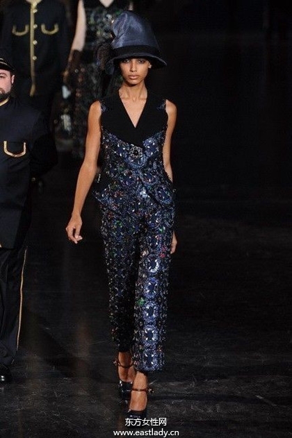 prada新品发布印花元素成主题