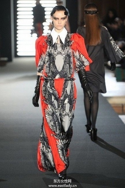 prada新品发布印花元素成主题