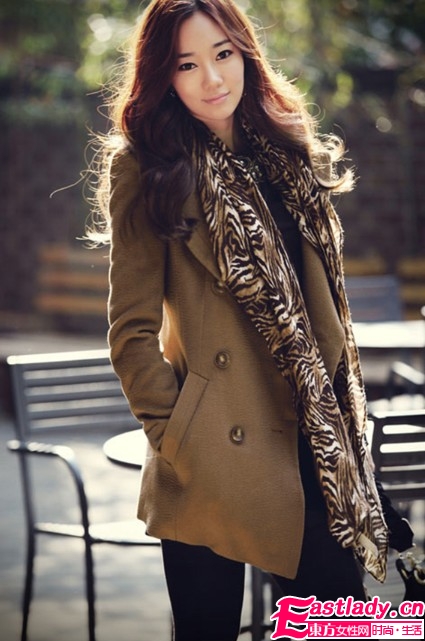 2012秋冬新款韩版双排扣立领呢子大衣 简约而不失大气