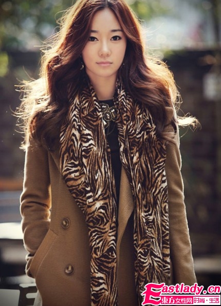 2012秋冬新款韩版双排扣立领呢子大衣 简约而不失大气