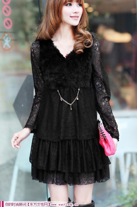 2012V领蕾丝花边连衣裙 秋冬季节也能穿出甜美小性感