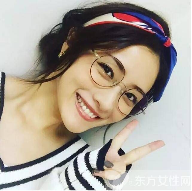 石原里美教你只用一条丝巾就能搭配潮流