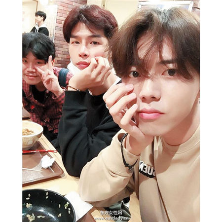 硬汉变成清爽花美男 欧巴的时尚你不懂