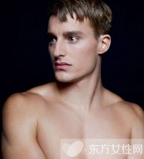 老佛爷后宫男宠都是90后 未来男神的接班人