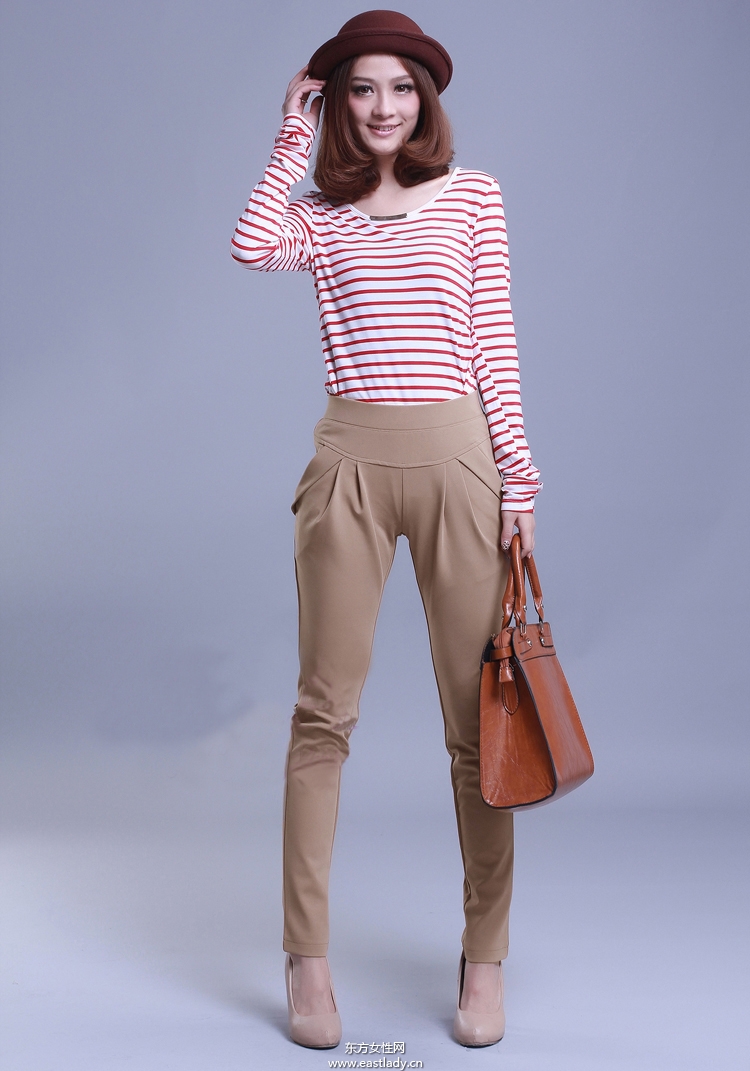 卡其色裤子配什么颜色上衣 轻松穿出你的不同